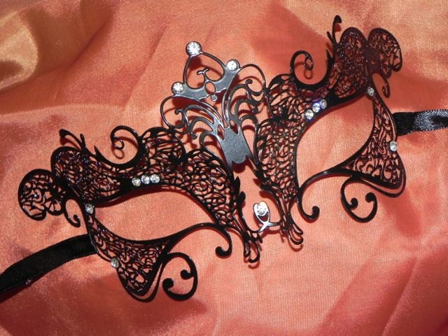 Flora Metallic Filigrane Karnevalsmaske Flora Metallic Filigrane Karnevalsmaske von TheCraftyChemist07