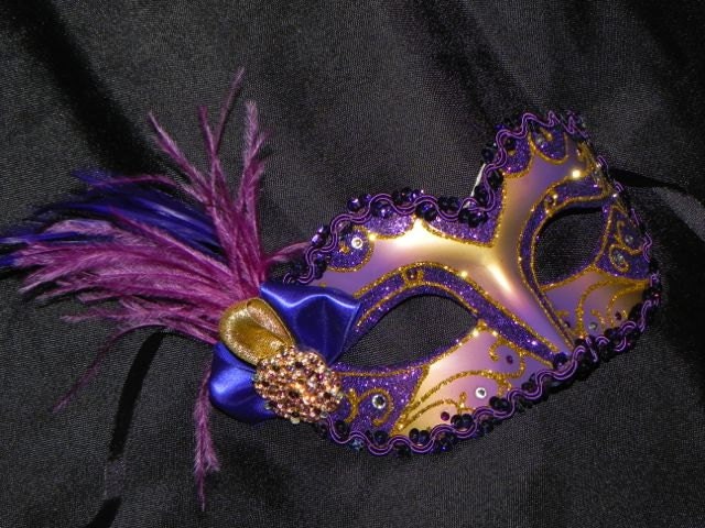 Halloween Maske Schattierungen Von Lila Und Gold-Kundenspezifisch Konfektioniert von TheCraftyChemist07