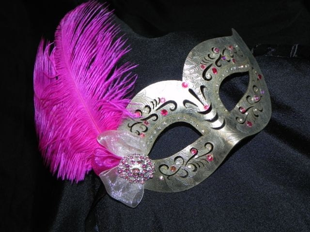Heiße Rosa Leder Karnevalsmaske Mit Silbernen Akzenten Heiße Rosa Leder Karnevalsmaske Mit Silbernen Akzenten von TheCraftyChemist07