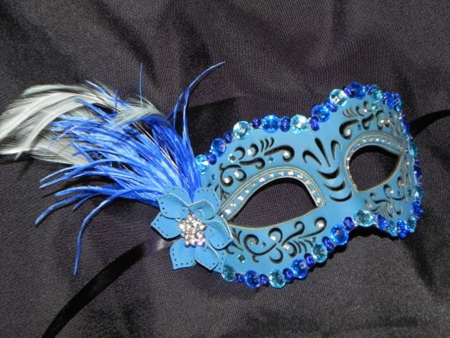 Leder-Karnevalsmaske in Schattierungen Von Blau Und Silber von TheCraftyChemist07