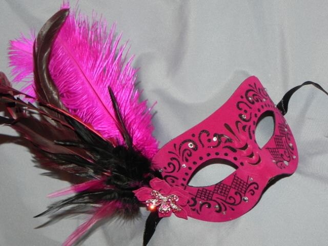 Leder-Karnevalsmaske in Schattierungen Von Rosa Und Silber Leder-Karnevalsmaske in Schattierungen Von Rosa Und Silber von TheCraftyChemist07