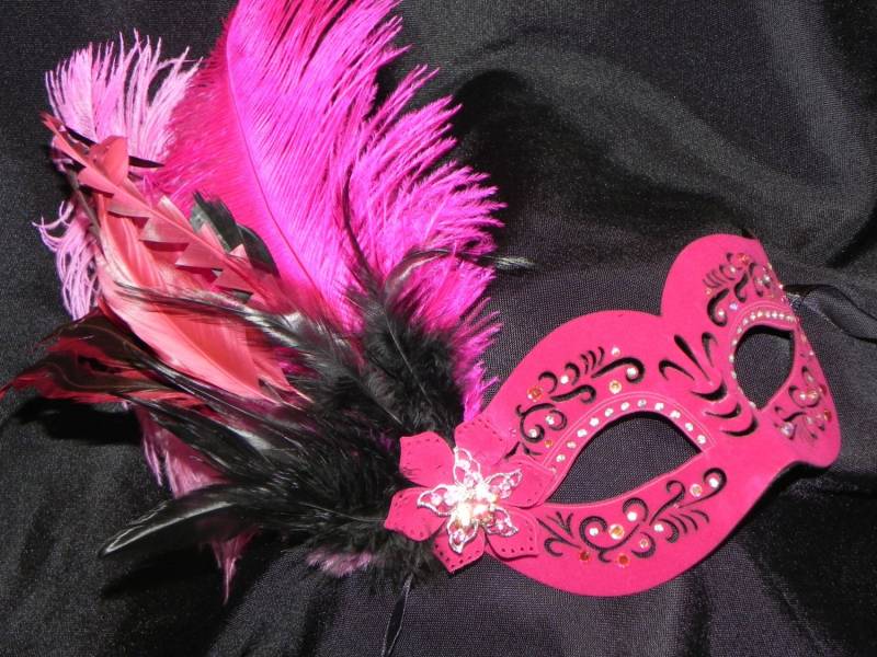 Leder-Karnevalsmaske in Schattierungen Von Rosa Und Silber Leder-Karnevalsmaske in Schattierungen Von Rosa Und Silber von TheCraftyChemist07