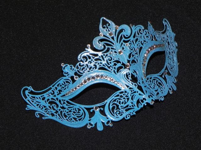Licht Blau Karnevalsmaske Mit Glitter-Akzenten Licht Blau Karnevalsmaske Mit Glitter-Akzenten von TheCraftyChemist07