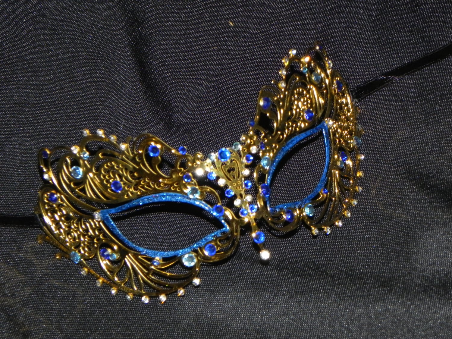 Maskerade Maske - Metallmaske Mit Blauen Akzenten Maskerade Maske - Metallmaske Mit Blauen Akzenten von TheCraftyChemist07