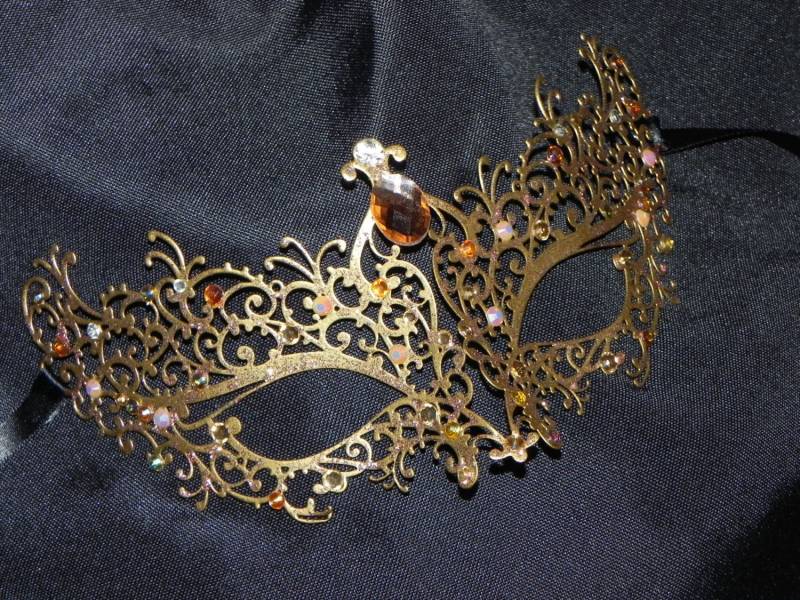 Metall Karnevalsmaske Mit Erröten Und Champagner Akzente Metall Karnevalsmaske Mit Erröten Und Champagner Akzente von TheCraftyChemist07