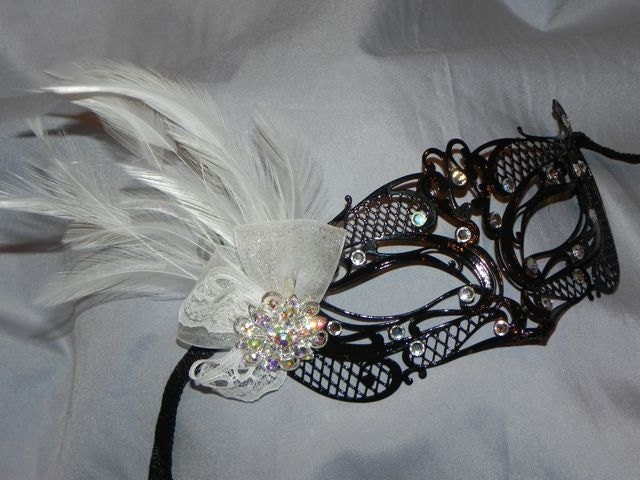 Metall Karnevalsmaske in Schwarz Und Weiß Metall Karnevalsmaske in Schwarz Und Weiß von TheCraftyChemist07