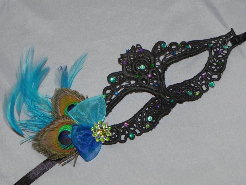 Petite Lace Masquerade Maske Schwarz, Pfauenfedern & Türkis Akzente Petite Lace Masquerade Maske Schwarz, Pfauenfedern & Türkis Akzente von TheCraftyChemist07