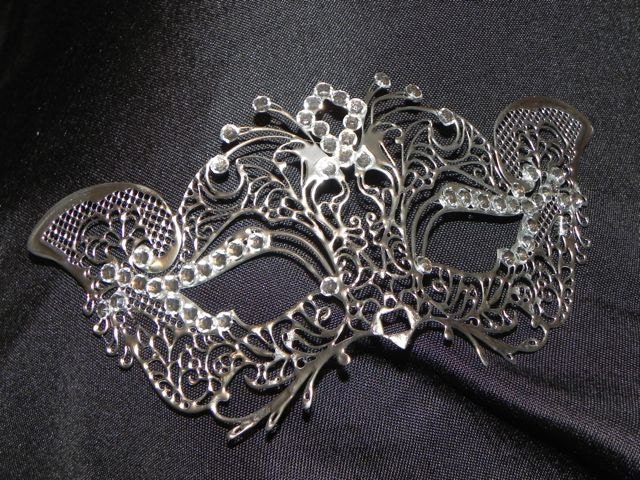 Petite Silber Oder Gold Metallic Karnevalsmaske von TheCraftyChemist07