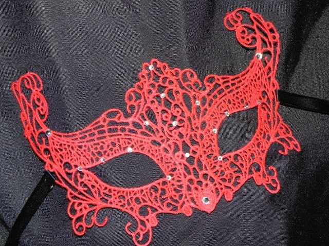 Rote Spitze Karnevalsmaske - Verfügbar in Vielen Farben Rote Spitze Karnevalsmaske - Verfügbar in Vielen Farben von TheCraftyChemist07