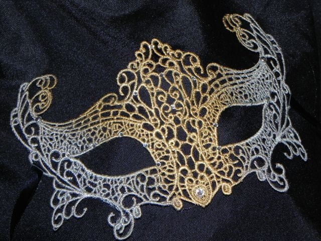 Silber Und Gold Lace Karnevalsmaske - Verfügbar in Vielen Farben Silber Und Gold Lace Karnevalsmaske - Verfügbar in Vielen Farben von TheCraftyChemist07