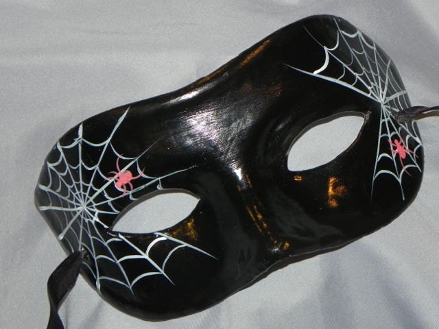 Spider Web Karnevalsmaske Mit Schwarz, Rot Und Silber Akzenten - Halloween Maske Spider Web Karnevalsmaske Mit Schwarz, Rot Und Silber Akzenten - Halloween Maske von TheCraftyChemist07