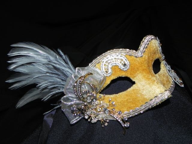Spitze Und Feder Maskerade Maske in Den Farben Gold Silber von TheCraftyChemist07