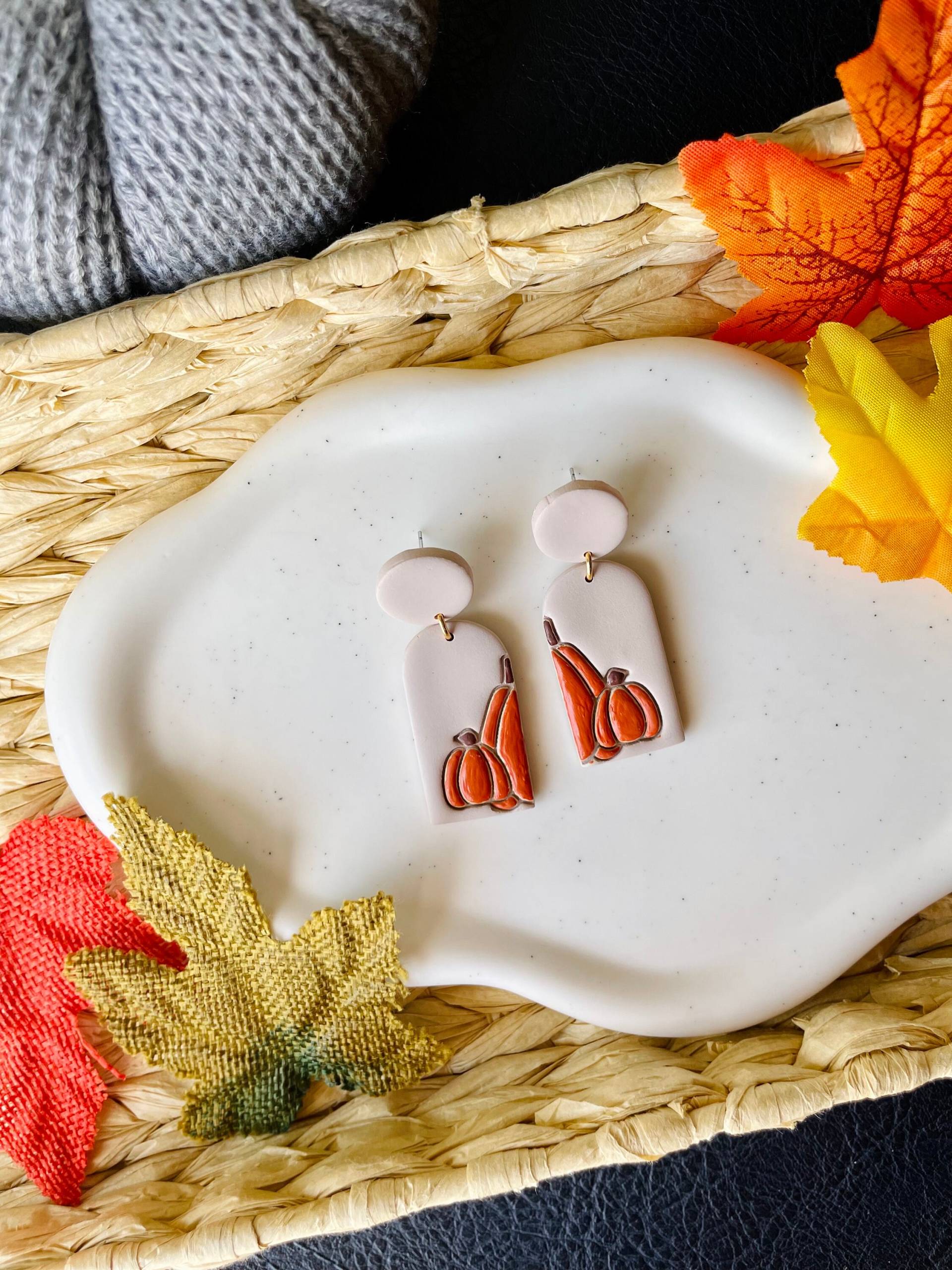 Herbstliche Ohrringe Aus Ton, Herbstblätter, Blattgold, Goldschmuck, Geschenke Für Sie, Herbst Statement Ohrringe, Kürbisse, Füchse von TheCraftyDramatic