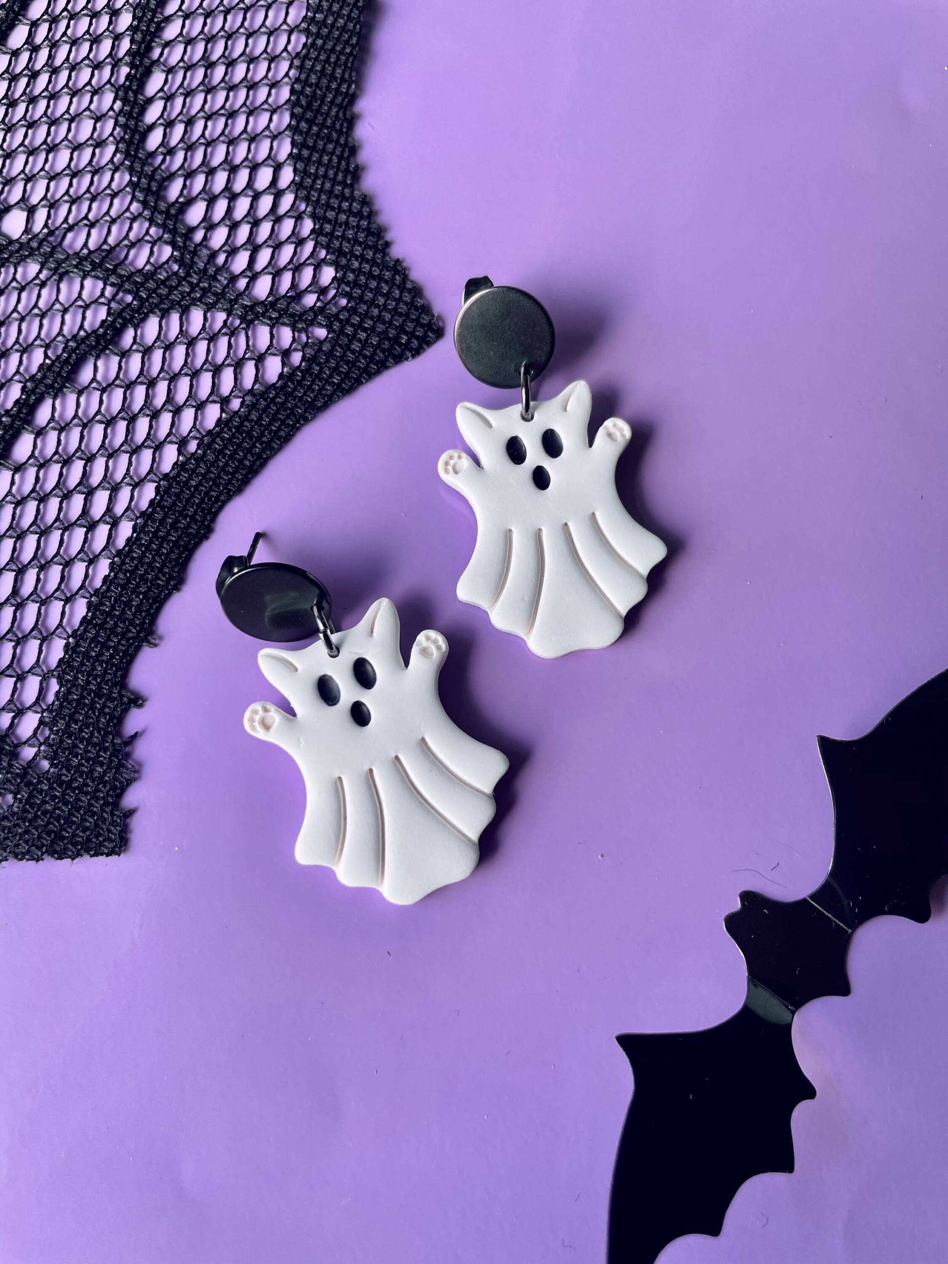 Spinnennetz Herz Ohrringe, Spinne Halloween Landschaft Gruselige Schwarze Katzengeist Ohrringe von TheCraftyDramatic