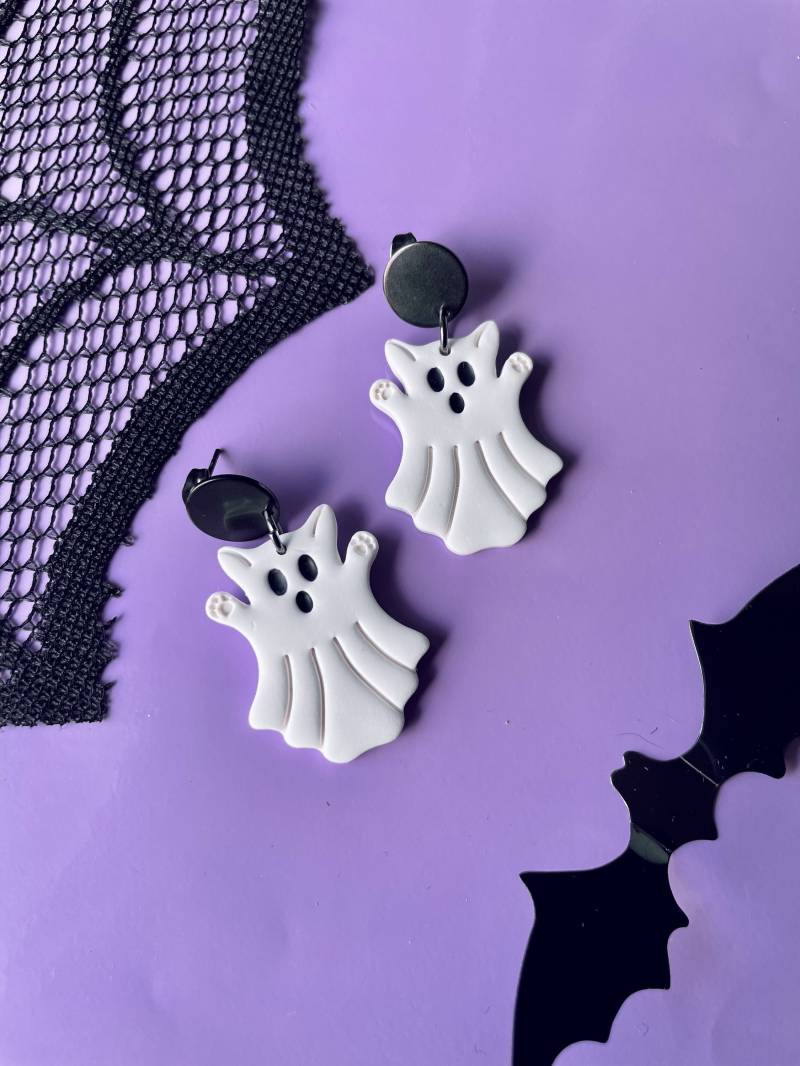 Spinnennetz Herz Ohrringe, Spinne Halloween Landschaft Gruselige Schwarze Katzengeist Ohrringe von TheCraftyDramatic