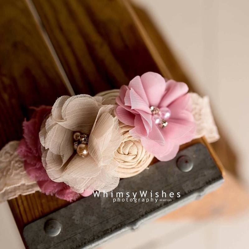 Beige Mauve Rosa Baby Schleife, Creme Stirnband, Spitze Stirnband Kuchen Zerschlagen Antike Und von TheCraftyEuropean