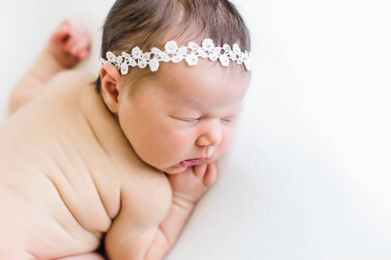 Neugeborenen Zierliche Stirnband, Taufe Baby Off White Photo Prop Stirnband von TheCraftyEuropean