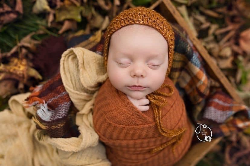 Rostige Baby Haube, Neugeborene Kürbis Mütze, Zimtfarbe Herbst Rostige Orange Mütze von TheCraftyEuropean