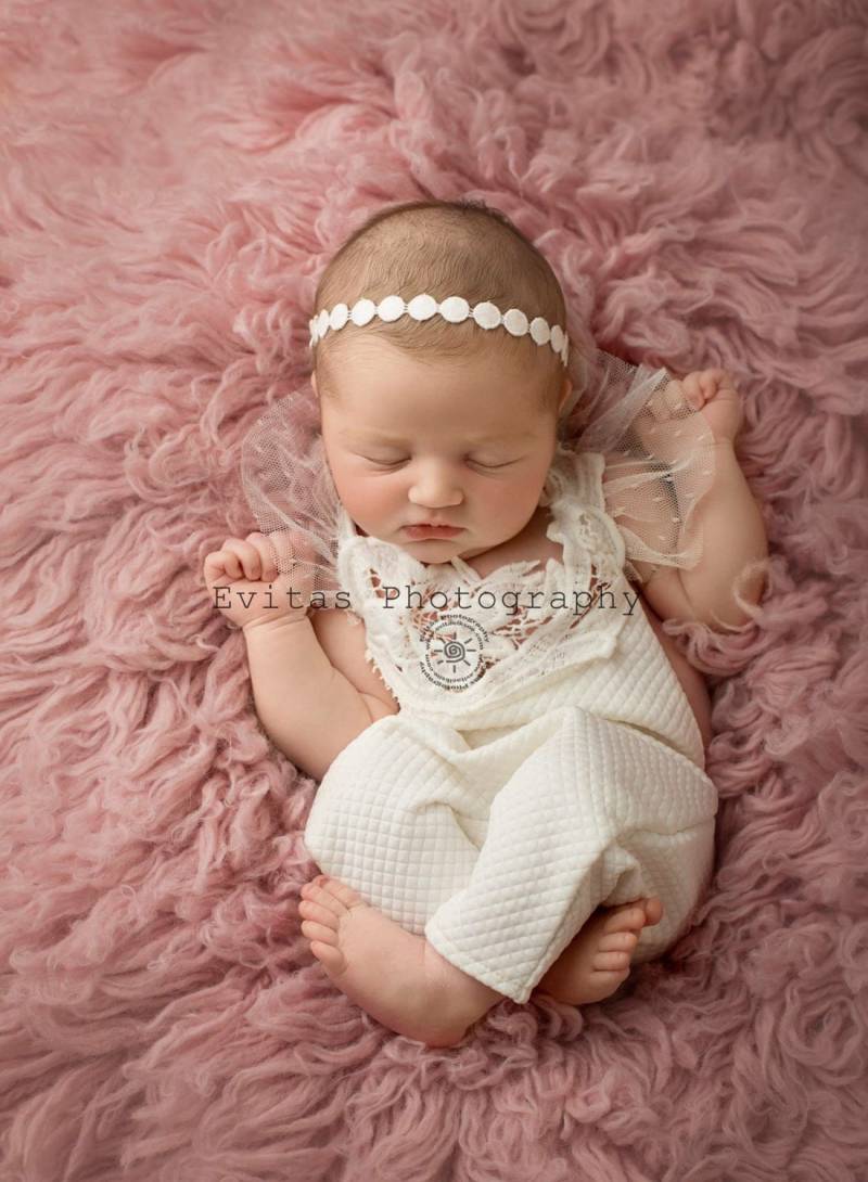 Weißes Stirnband Photo Prop, Baby Stirnband, Newborn Foto Prop von TheCraftyEuropean