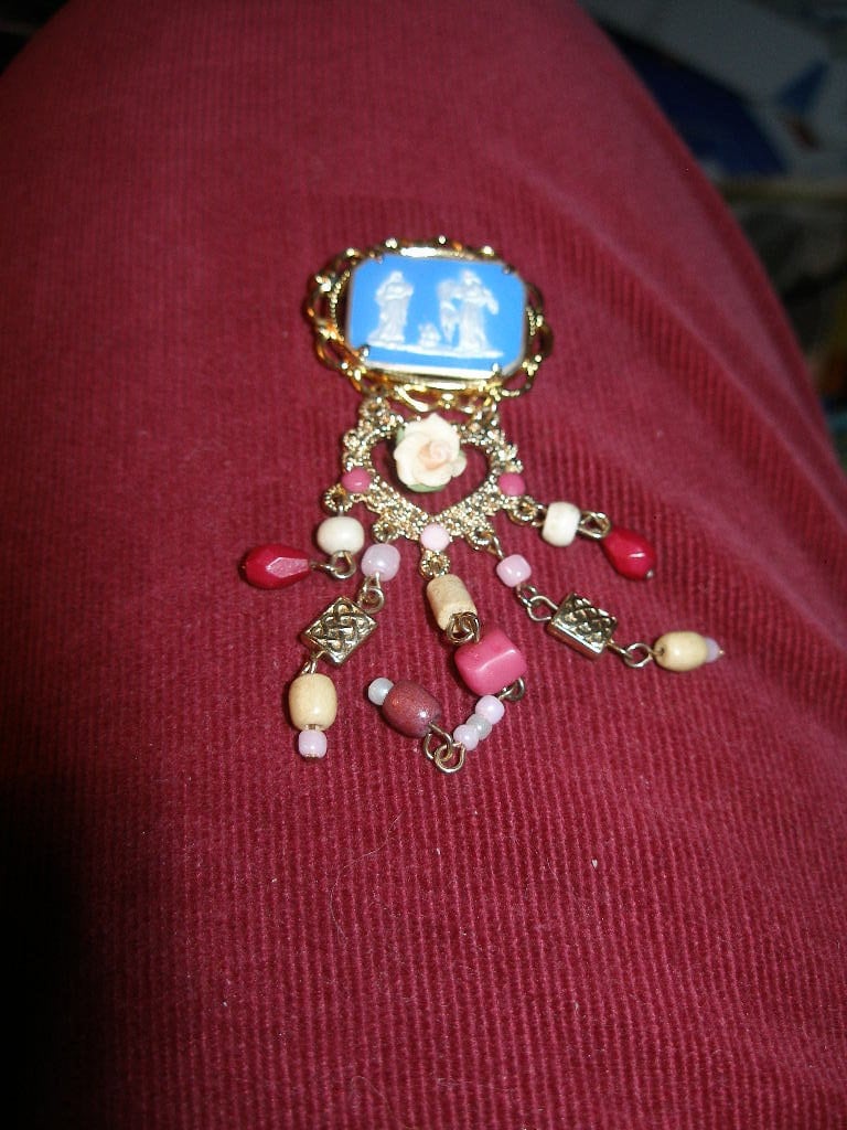 Pin Brosche Wunderschöne Vintage Cabochon Engel Gabriel Sagt Maria Schwanger Mit Jesus - Moderne Ansicht Trashionteam Wwwg Funkyalternativejewelry Pin Brosche Wunderschöne Vintage Cabochon Engel Gabriel Sagt Maria Schwanger Mit Jesus - Moderne Ansicht Trashionteam Wwwg Funkyalternativejewelry von TheCreativeBlock