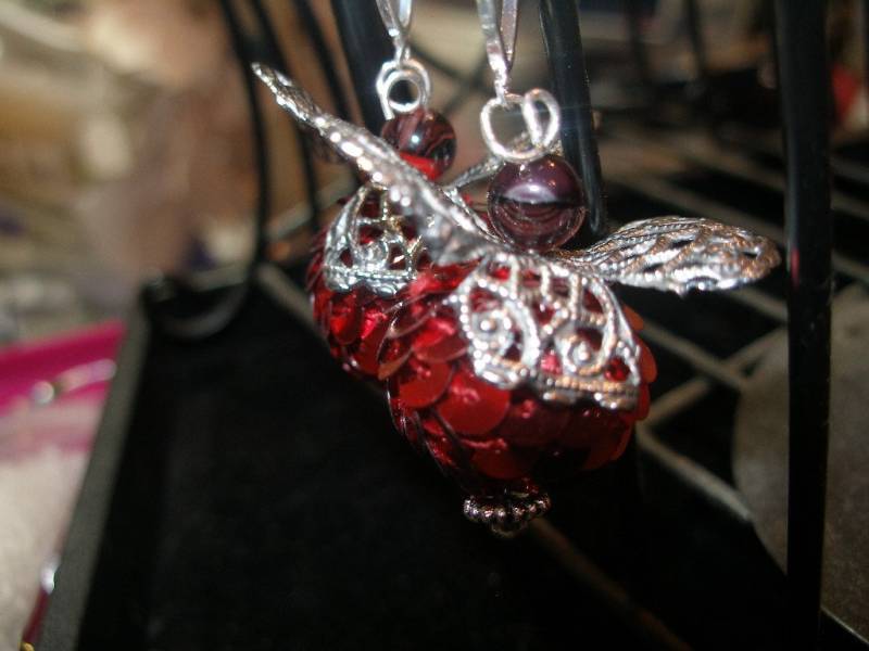 Roter Engel OhrringeChunky, Schwerelose Flyer Etsybead, Olympiaetsy, Supportingartists, Funkyalternativejewelry, Wwwg Roter Engel OhrringeChunky, Schwerelose Flyer Etsybead, Olympiaetsy, Supportingartists, Funkyalternativejewelry, Wwwg von TheCreativeBlock