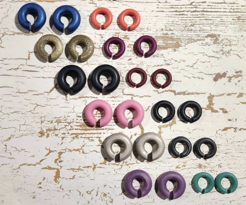 Kleine Hoop Plugs // Gauges Creolen Individuell Gestaltbar 2, 8cm - 4cm Wähle Deine Farbe Kleine Hoop Plugs // Gauges Creolen Individuell Gestaltbar 2, 8cm - 4cm Wähle Deine Farbe von TheCreatorsCreations