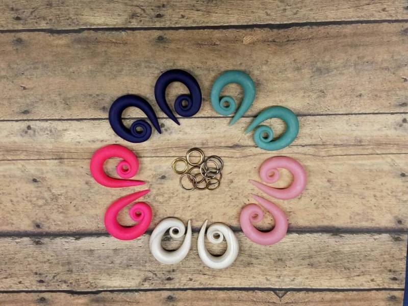 Swirl Ohrstecker Plugs // 1 Set Wählen Sie Ihre Farbe von TheCreatorsCreations