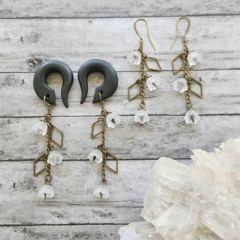 Verstaubte Glöckchen // Maiglöckchen Ohrringe Ox Bronze Gold Diamant Blätter Florale Plugs Verstaubte Glöckchen // Maiglöckchen Ohrringe Ox Bronze Gold Diamant Blätter Florale Plugs von TheCreatorsCreations