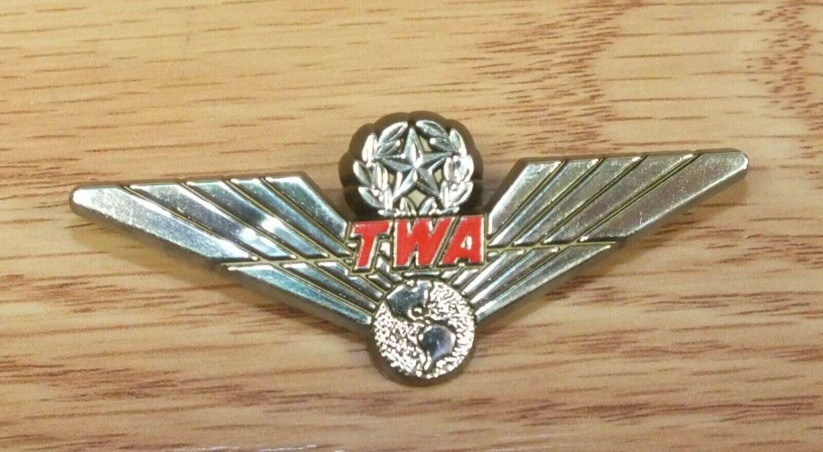 Vintage Twa Trans World Airlines Jr Pilot Kunststoff Flug Flügel Anstecknadel Vintage Twa Trans World Airlines Jr Pilot Kunststoff Flug Flügel Anstecknadel von TheCrewMBD