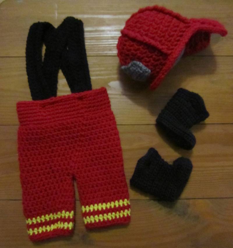 Baby Firefighter Kostüm & Foto Prop Hosenträger Hose Version | Neugeborene Größe von TheCrochetCorgi