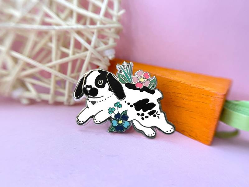 Schwarz Und Weiß Lop Bunny Hard Enamel Pin Haustier Geschenk Schwarz Und Weiß Lop Bunny Hard Enamel Pin Haustier Geschenk von TheCrownedRabbit