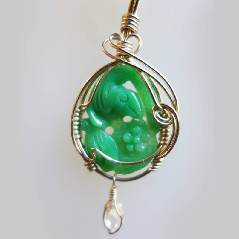 Geschnitzte Natürliche Chrysopras Koi Mit Rohen Herkimer Diamant Quarz in Handgefertigten Sterling Silber Draht Gewickelt Anhänger Doppelseitig Geschnitzte Natürliche Chrysopras Koi Mit Rohen Herkimer Diamant Quarz in Handgefertigten Sterling Silber Draht Gewickelt Anhänger Doppelseitig von TheCrystalCurio