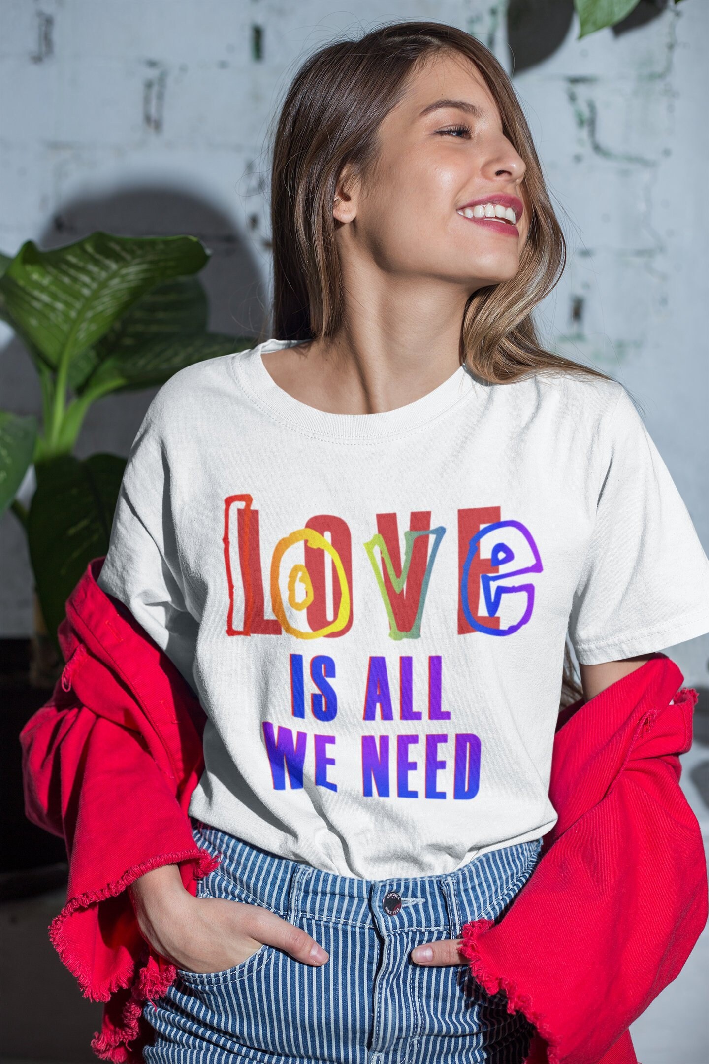 Love Is All We Need T-Shirt | Unisex Buntes Regenbogen Spread Love Is All We Need T-Shirt | Unisex Buntes Regenbogen Spread von TheCultureRef
