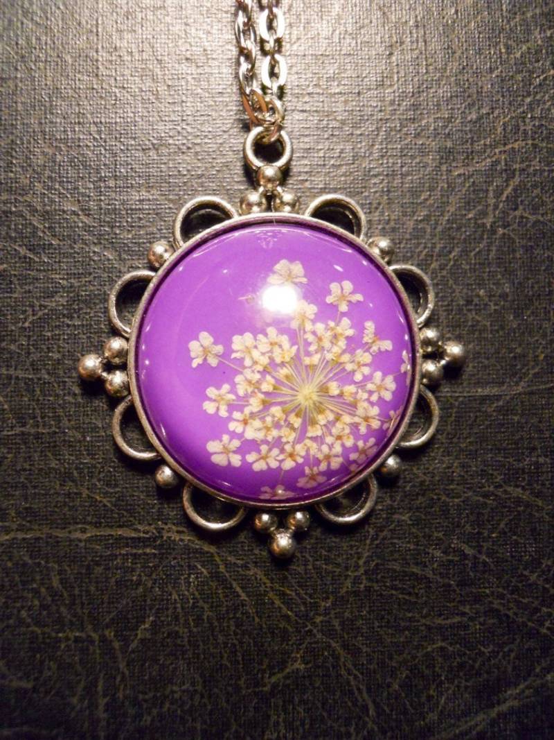 Lila Und Weiße Queen Annes Lace Preserved Specimen Halskette Lila Und Weiße Queen Annes Lace Preserved Specimen Halskette von TheCuriositeer