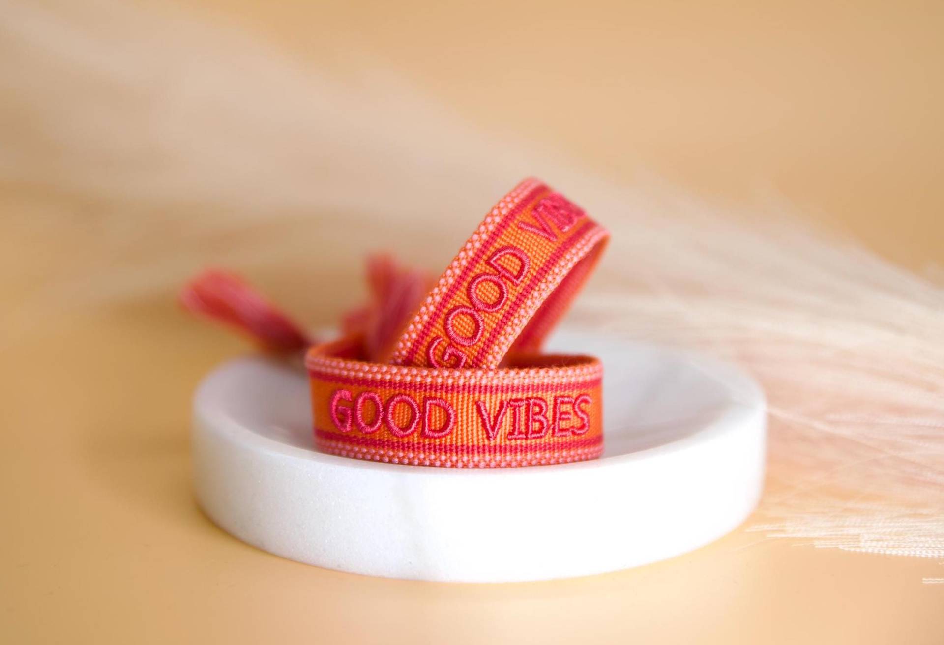 Besticktes Statement Armband Good Vibes | Web-Armband Mit Text Stoffarmband Gewebt Boho-Style Freundschaftsarmband Besticktes Statement Armband Good Vibes | Web-Armband Mit Text Stoffarmband Gewebt Boho-Style Freundschaftsarmband von TheCuteGoodsShop