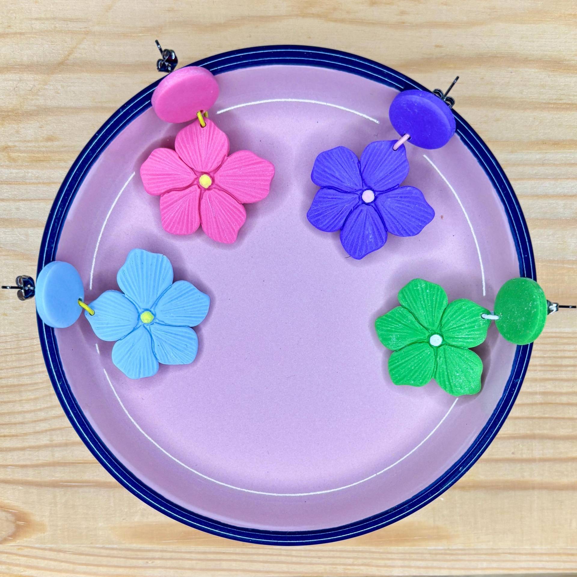 Blütenblatt Pop | Handgemachte Bunte Blumen Statement Ohrringe Polymer Clay Blütenblatt Pop | Handgemachte Bunte Blumen Statement Ohrringe Polymer Clay von TheDabblerEffectDE