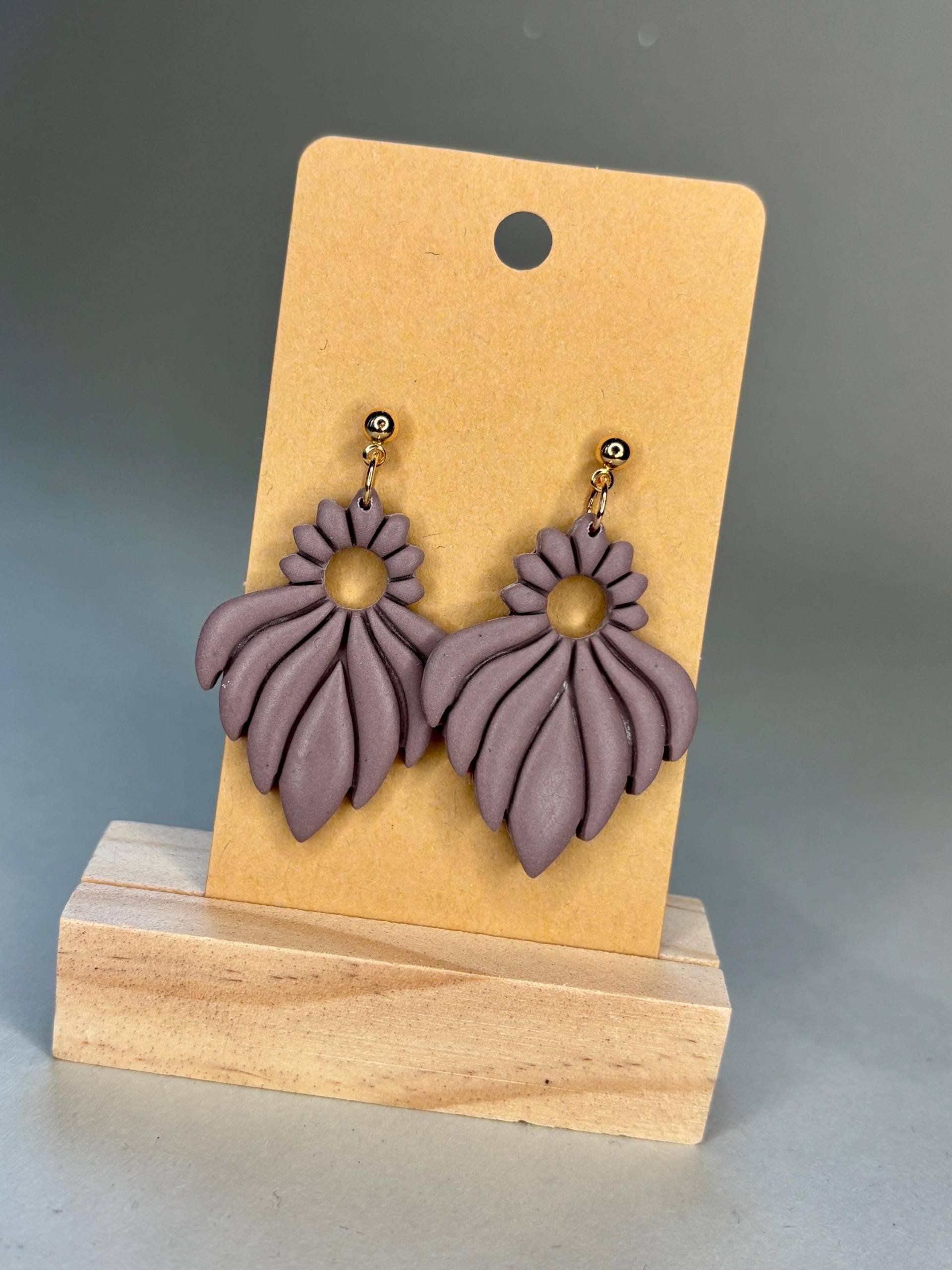 Handgemachte Boho Blumen Ohrringe Aus Polymer-Ton | Dusty Purple Statement Schmuck von TheDabblerEffectDE