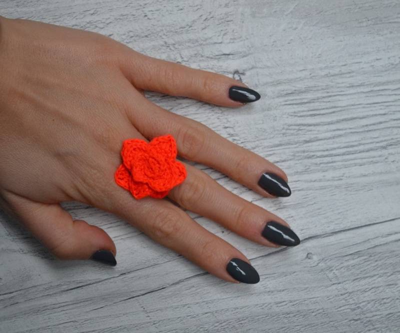Neon Orange Blume Ring, Häkelblume, Orange, Floral Trendy Neon Farben, Geschenk Für Tochter, Boho Schmuck, Hippie Style, Sweety Neon Orange Blume Ring, Häkelblume, Orange, Floral Trendy Neon Farben, Geschenk Für Tochter, Boho Schmuck, Hippie Style, Sweety von TheDanceWithColors
