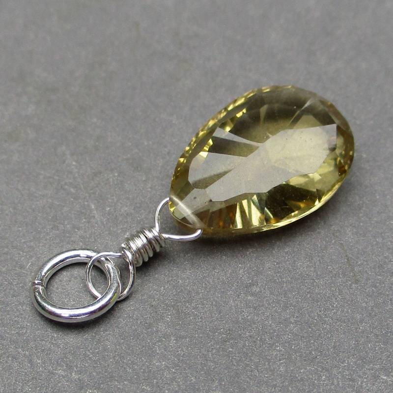 Quarz Concave Cut Halsketten-Anhänger, Sterling Silber Wire Wrapped Halsketten-Charme, Geschenk Für Sie Unter 20 von TheDangleDiva