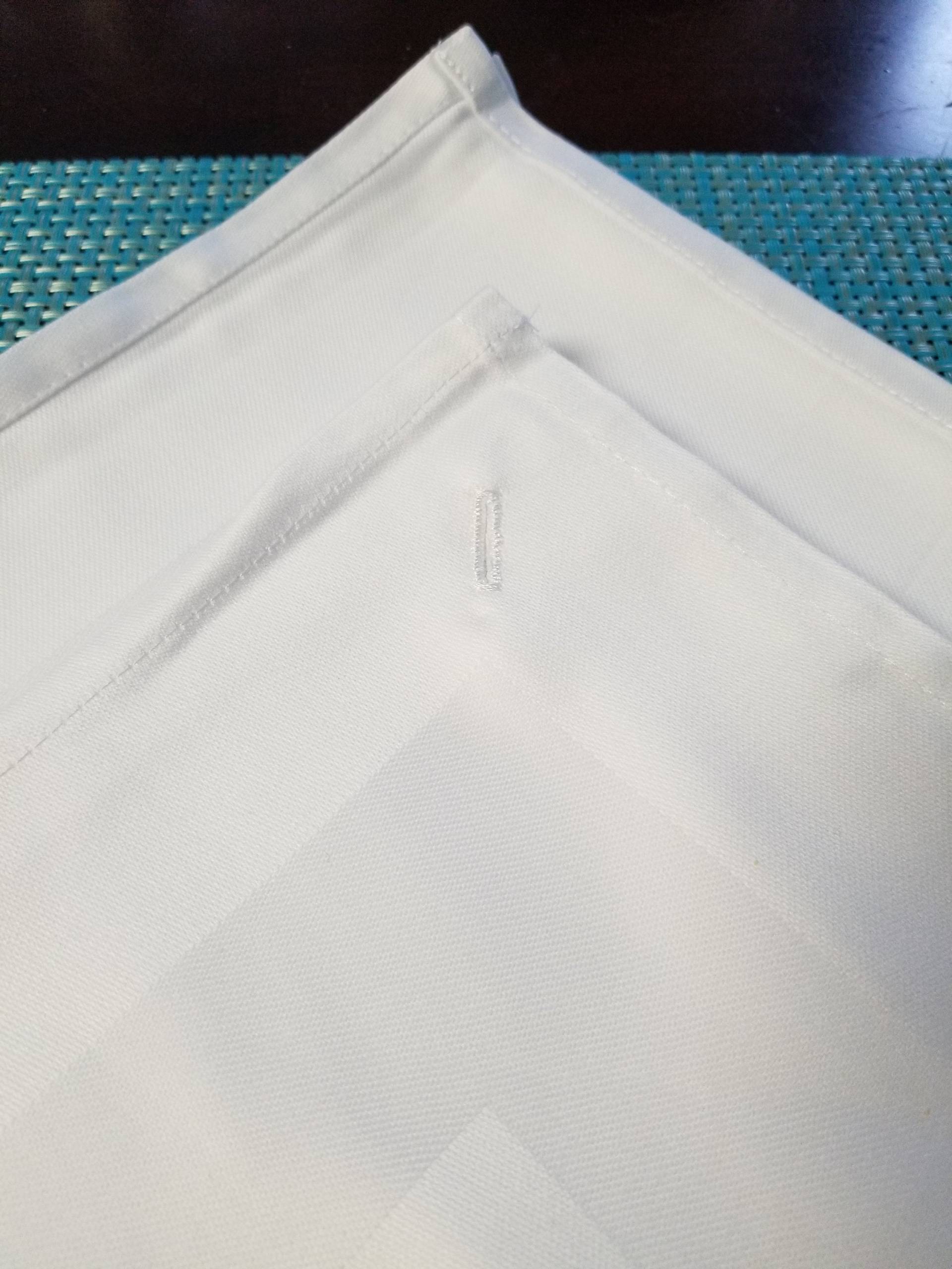2Er-Set Premium-Servietten Aus 100% Baumwolle Mit Knopfloch 2Er-Set Premium-Servietten Aus 100% Baumwolle Mit Knopfloch von TheDapperDiner