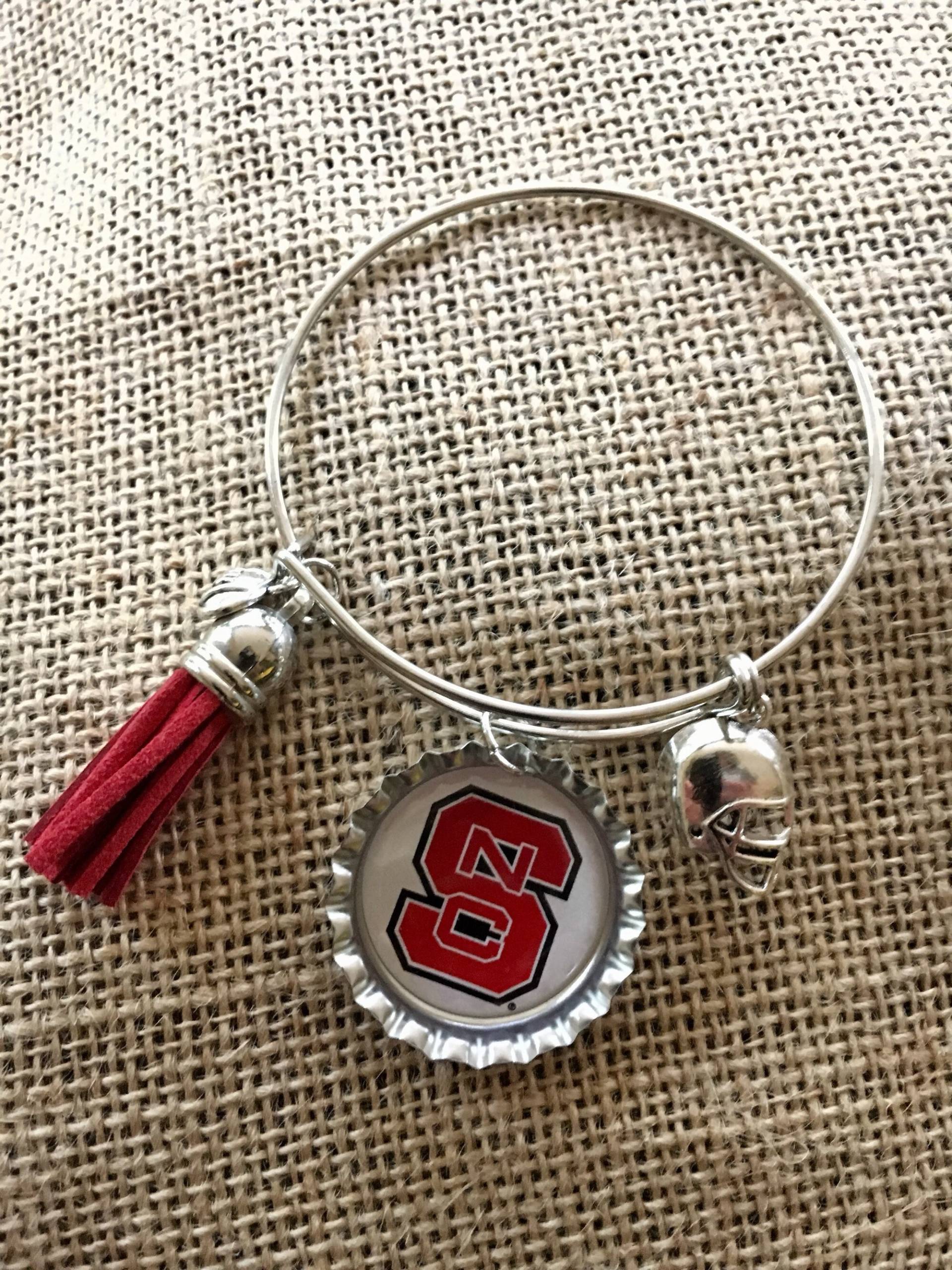 College-Spiel Tag-Armband College-Spiel Tag-Armband von TheDeVIneWorkshop