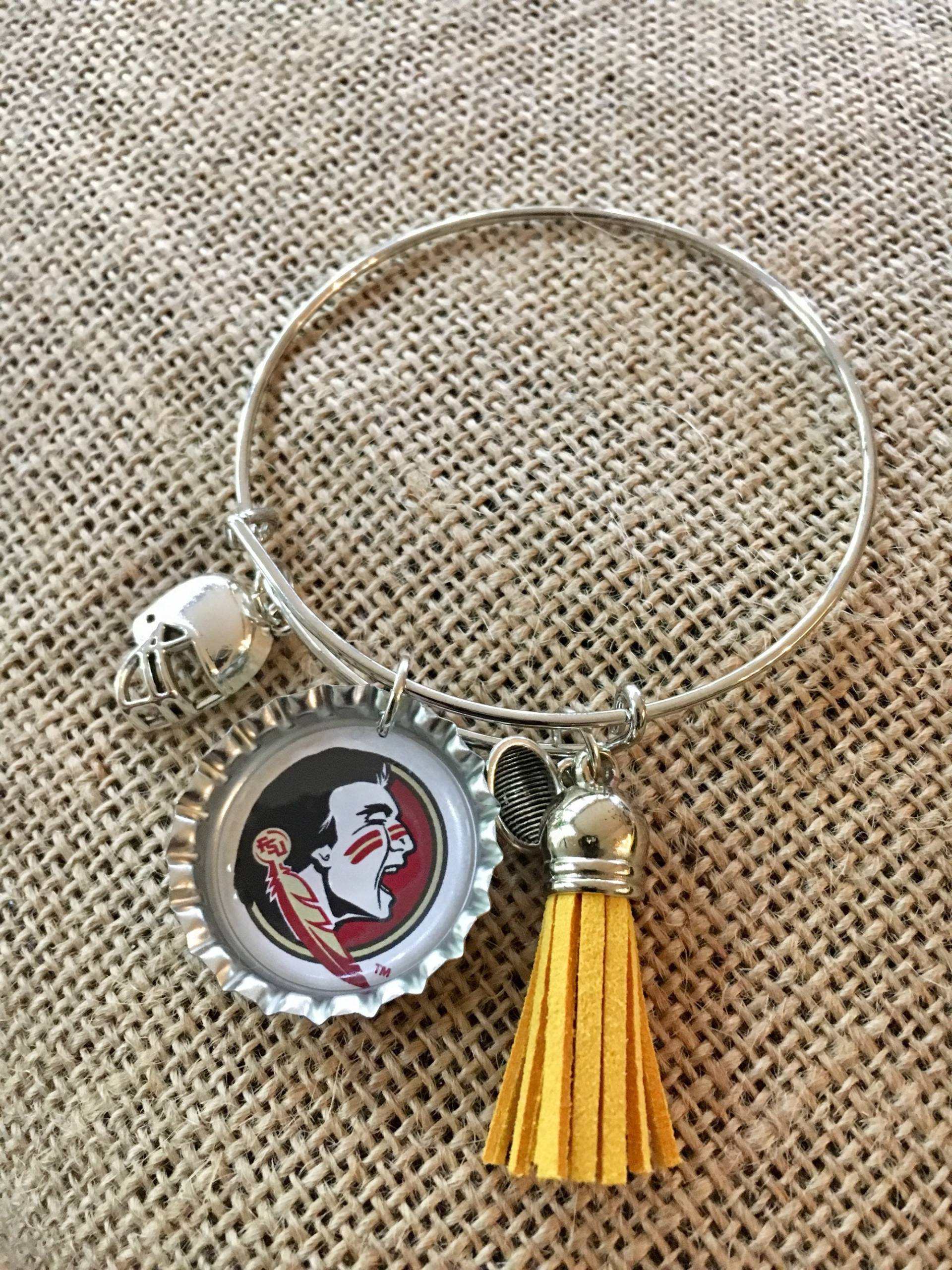 Spieltag-Charm-Armband Spieltag-Charm-Armband von TheDeVIneWorkshop