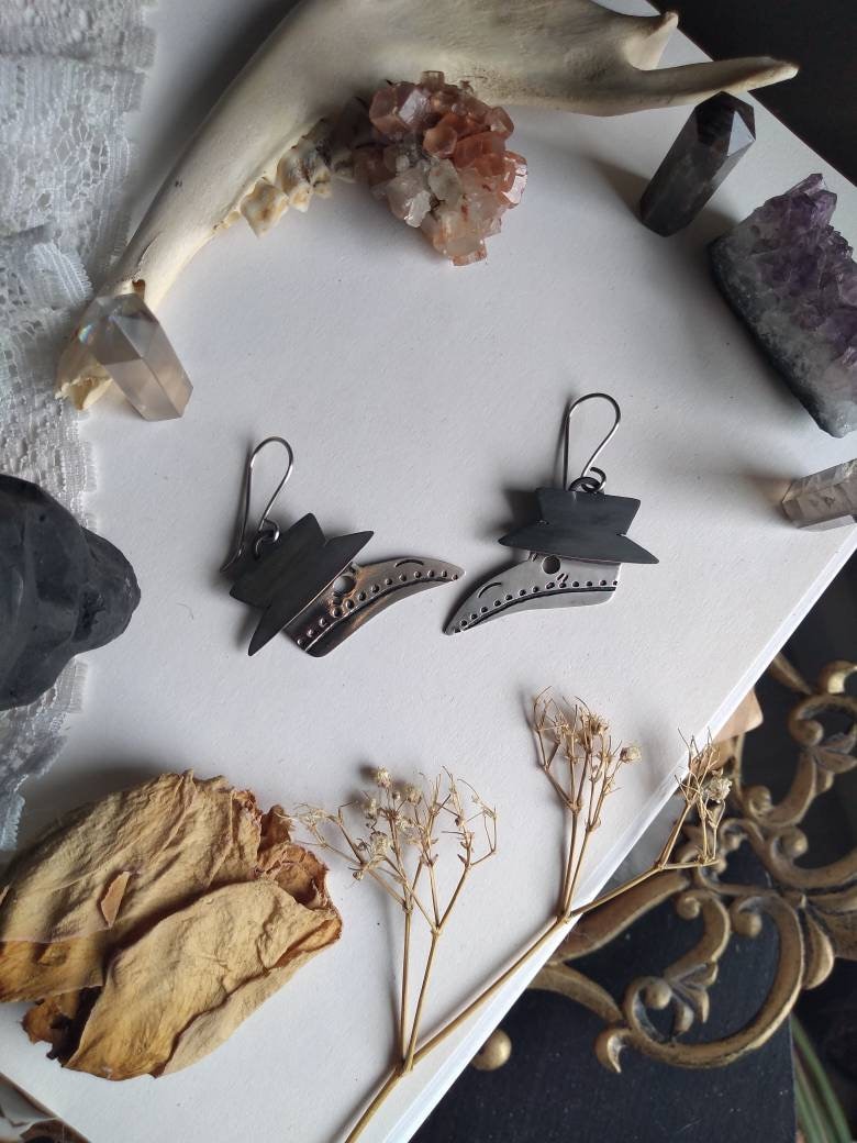 Schwarze Pestdoktor Ohrringe von TheDeadlyStake