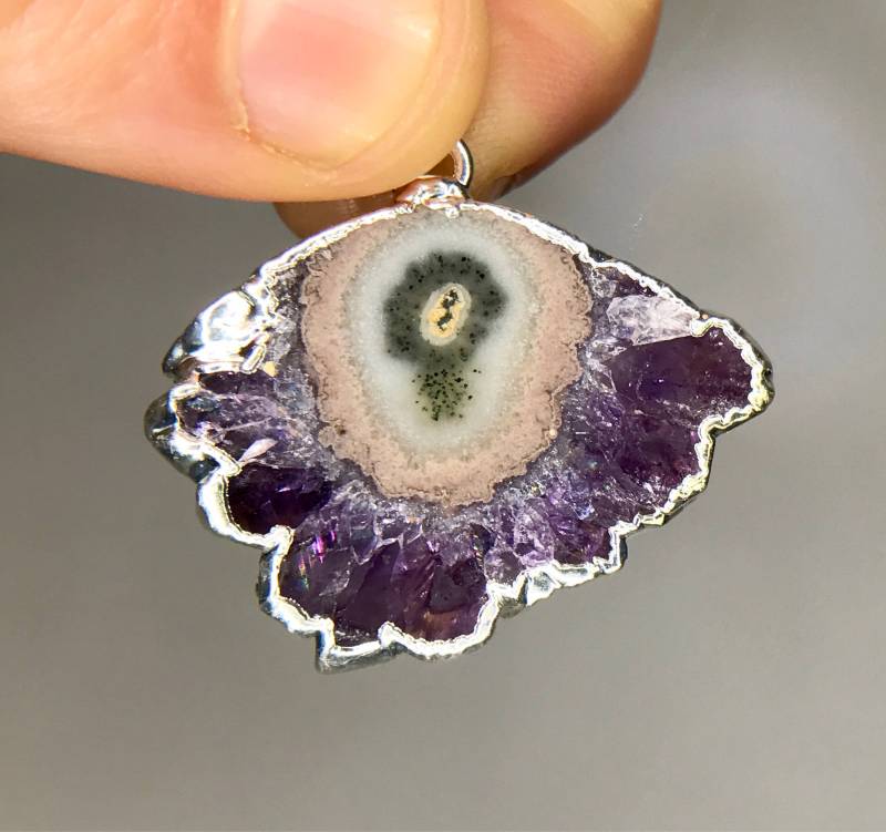 Amethyst Blumen Anhänger - Versilbert Gebänderter Achat Geode Scheibe Echter Schmuck Februar Geburtsstein von TheDesertGoddess