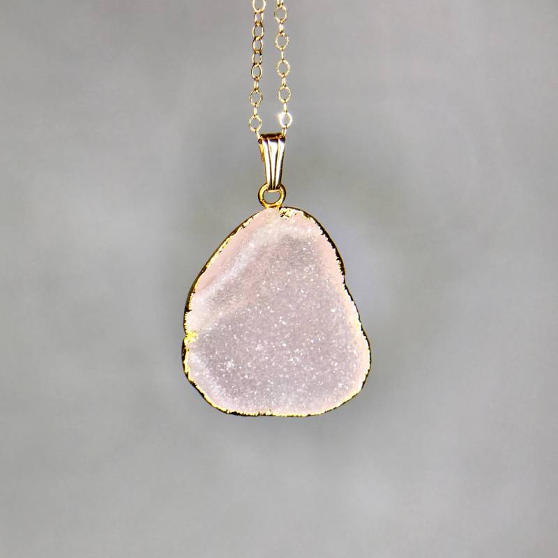 Atemberaubender Rosa Druzy Anhänger - 24K Vergoldet Stein Schmuck Chalcedon Geburtsstein Moldavit von TheDesertGoddess