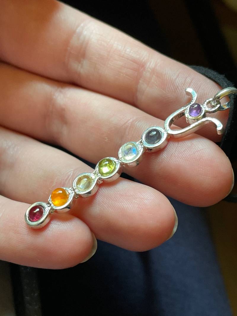 Chakra Anhänger Silberkette & Lederband Schmuck - Kristallheilung Amethyst, Granat, Citrin, Mondstein, Peridot von TheDesertGoddess