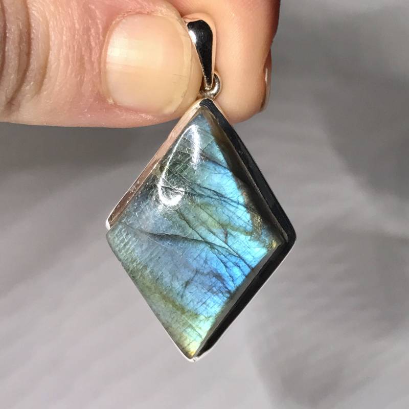 Erstaunliche Labradorit Anhänger - Sterling Silber Schmuck Blauer Stein Geburtsstein Moldavite von TheDesertGoddess