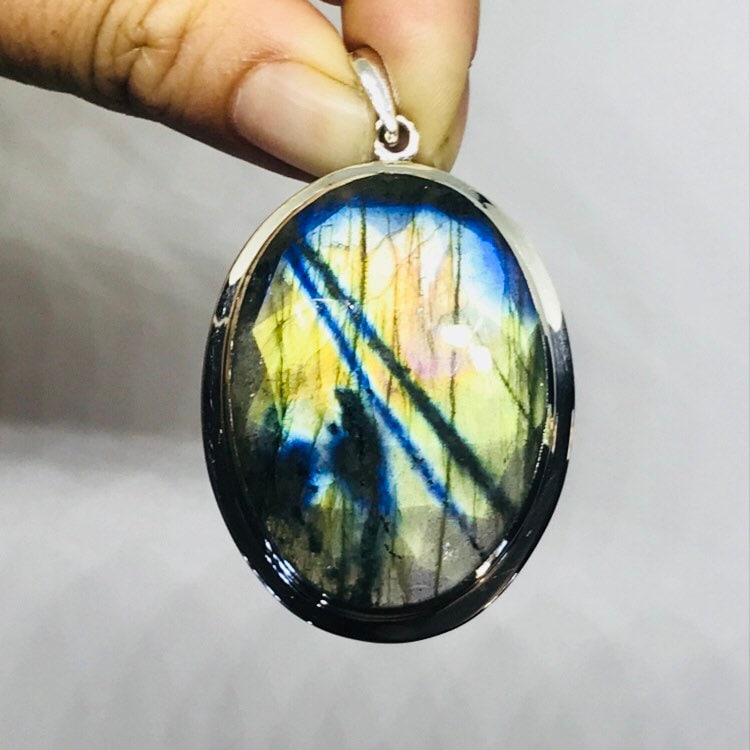 Facettierte Labradorit Anhänger - Sterling Silber Schmuck Blauer Stein Geburtsstein Moldavite von TheDesertGoddess