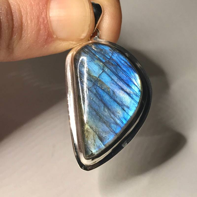 Labradorit Anhänger - Sterling Silber Schmuck Blauer Stein Geburtsstein Moldait von TheDesertGoddess