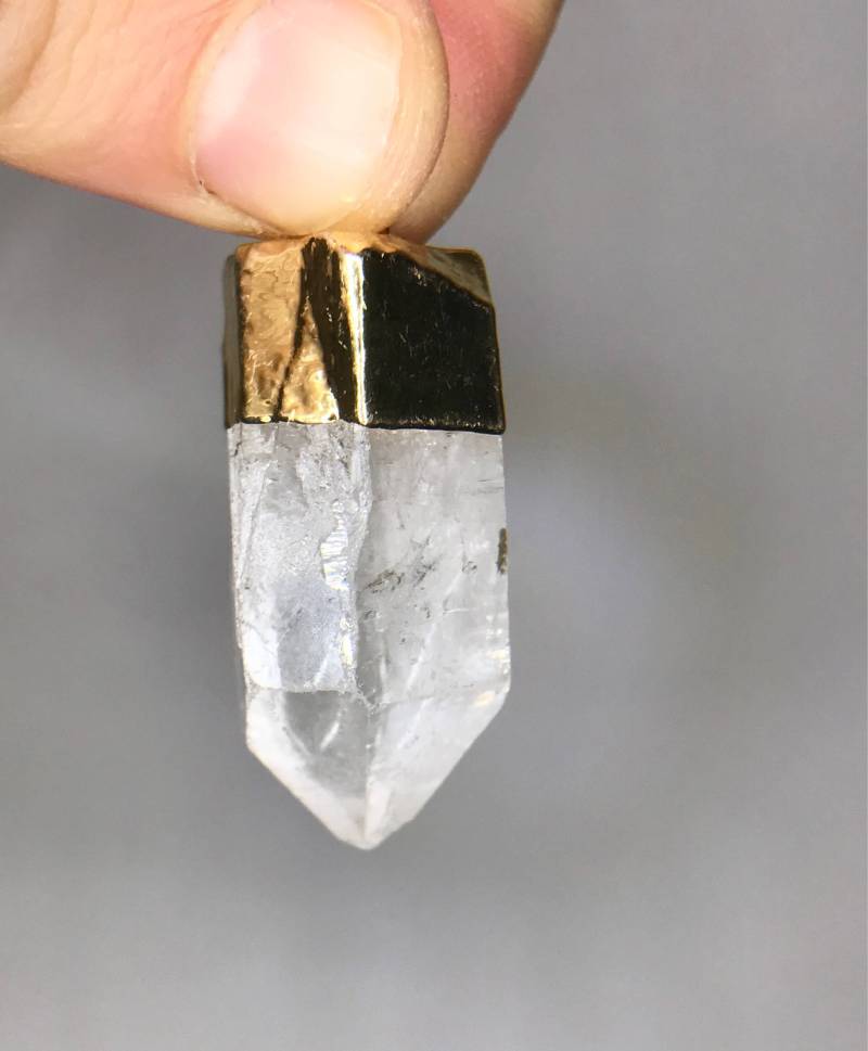 Quarzpunkt-Pendant-Gold Plünderens-April-Steinschmuck-Klare Steinkette-Steinschmuck-Moldavit von TheDesertGoddess